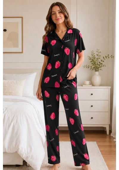 Siyah Çilek Desenli Kısa Kollu Gömlek Yaka Milan Kumaş Kadın Pijama Takımı Tm1492