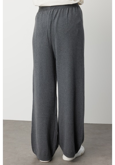 Mizalle Geniş Paça Beli Lastikli Gri Triko Jogger Pantolon Gri