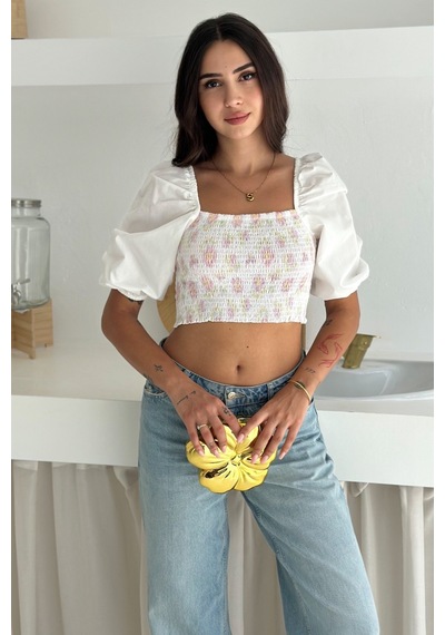 Femelle Beyaz Çiçek Desenli Büzgülü Kısa Kollu Romantik Stil Carmen Crop Bluz