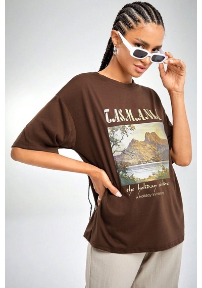 Uyguntarz Sırt Baskılı Tasarım Tshirt Kahverengi