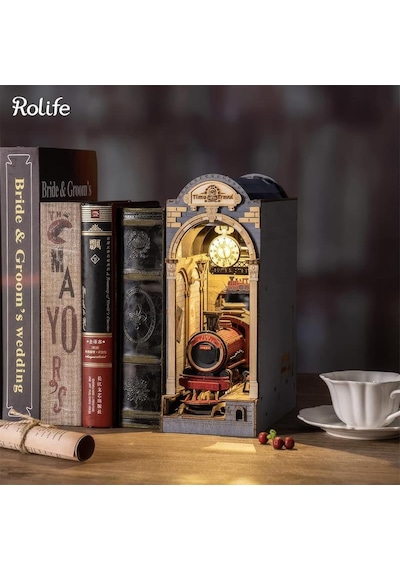 Rolife Tgb04 Time Travel Kitap Köşesi Book Nook Dıy Minyatür Maket Model Seti Mini Dollhouse 3d Model Kit Detaylı Dekoratif Hobi Seti 3d Puzzle Tiny House