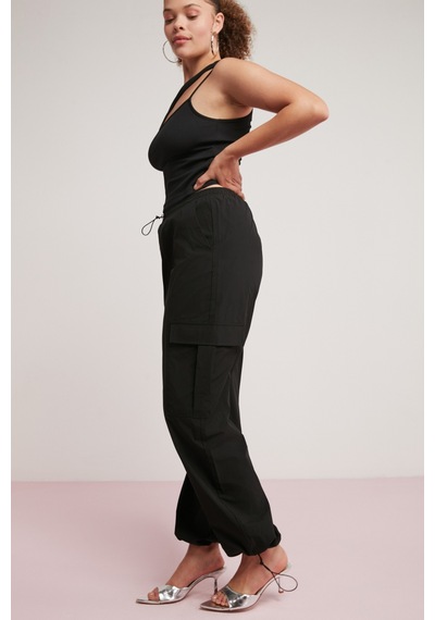 ETHIQUET AVALONBB Kadın Relaxed Fit Beli Ve Paçası Lastikli Stoperli Kargo Cepli Siyah Büyük Beden Pantolon ETHIQUET AVALONBB Kadın Relaxed Fit Beli Ve Paçası Lastikli Stoperli Kargo Cepli Siyah Büyük Beden Pantolon