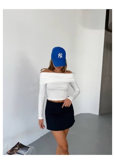 Kechi Woman Dalgıç Kumaş Madonna Yaka Crop Beyaz