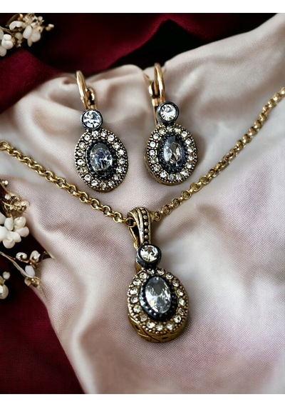 Oval Kesim Zirkon Taşlı Set Beyaz