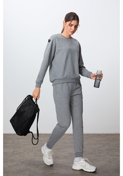 Tommy Life Gri Melanj Kompakt Pamuklu Kalın Pürüzsüz Dokulu O Yaka Oversize Fit Kadın Eşofman Takım - 95341 GRİ MELANJ Tommy Life Gri Melanj Kompakt Pamuklu Kalın Pürüzsüz Dokulu O Yaka Oversize Fit Kadın Eşofman Takım - 95341 GRİ MELANJ