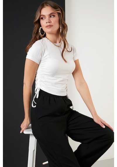 Lela Yanlardan Büzgülü Kısa Kollu Crop Bayan Bluz 5864010 Ekru