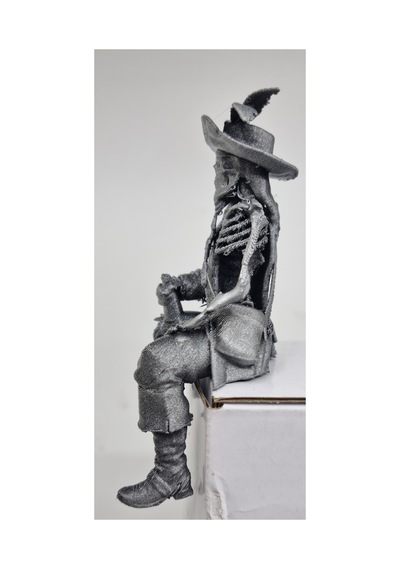 Oturan Hector Barbossa Figür Yarı İskelet 10 Cm Karayip Korsanları
