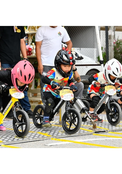 Strider 12 Spor Çocuk Bisikleti 12 İnç 18 Aydan 5 Yaşa Kadar , Siyah Denge Bisikleti, İç Mekan Bisikleti, Çocuklar Çok Renkli