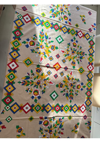 Kolay Temizlenebilir Renkli Cıvıl Cıvıl Desenli Masa Örtüsü 170x170 Cm Bej