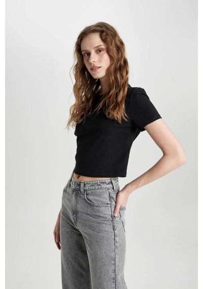 DeFacto Slim Fit Dar Kesim Bisiklet Yaka Kısa Kollu Tişört C4332AX24SPBK81