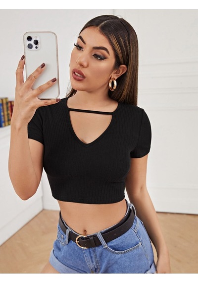 Liona Geniş V Yaka İpli Fitilli Kısa Kollu Slim Fit Kadın Crop Top Siyah