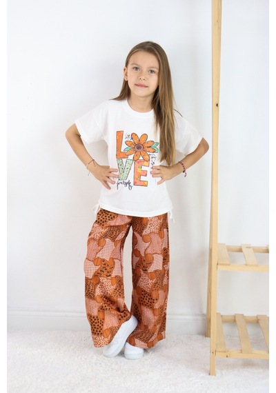 Fesshera Kız Çocuk Love Yourself Baskılı Tişört Ve Geometrik Etnik Desenli Geniş Paça Pantolon Takımı Kahverengi Fesshera Kız Çocuk Love Yourself Baskılı Tişört Ve Geometrik Etnik Desenli Geniş Paça Pantolon Takımı Kahverengi