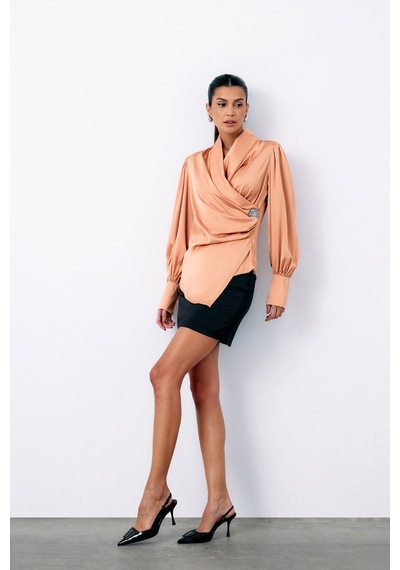 Sateen Broşlu Kruvaze Bluz - Somon-135120 SOMON
