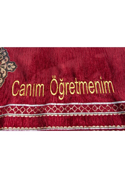 İsme Özel Öğretmenler Günü Hediyesi Bordo Şönil Seccade Ve İsim Nakışlı Tasarım Bordo