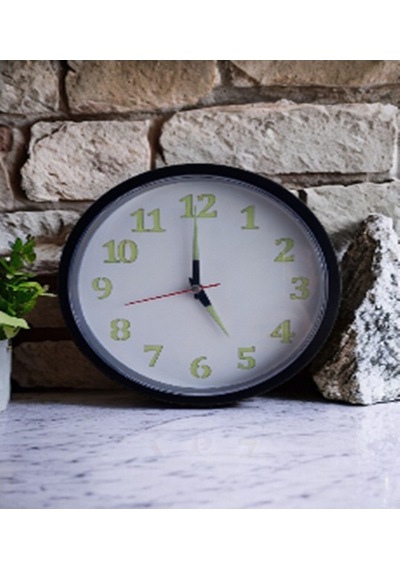 Fosforlu Gece Karanlıkta 5 Saat Parlayan Duvar Saati 22 Cm D4 Siyah - Beyaz