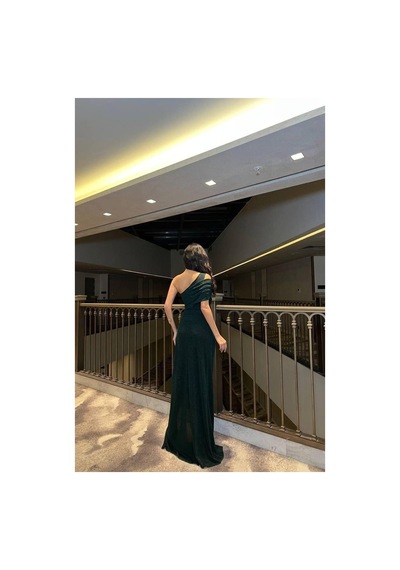 Lior Design Kadın Şık Model Tek Omuz Yırtmaçlı Abiye Elbise Zümrüt