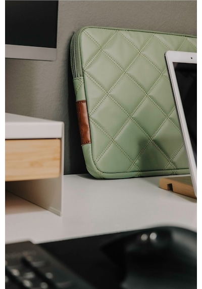 Laptop Çantası / Kılıfı Kapitone Tarzı Suni Deri Iç Ölçüleri: 24.5 X 34.5 Cm Mint Çok Renkli