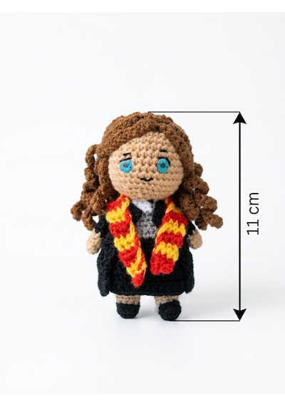 Okulun Cübbeli Cadısı Amigurumi Örgü Oyuncak - Film Karakteri Hediyelik Figür 11 Cm