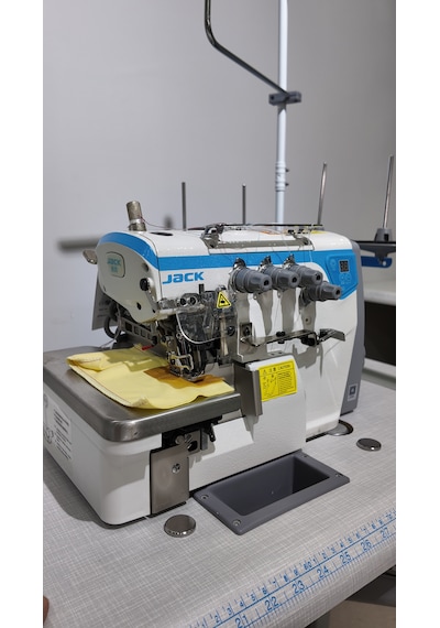 Jack E4s-4 İplik Kafadan Motorlu Sessiz Overlok Makinası Jack Patentli Dişli Ayar Kolu Yok