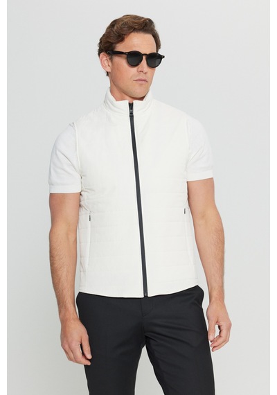 AC&Co / Altınyıldız Classics Erkek Ekru İnce Dolgulu Standart Fit Normal Kesim Dik Yaka Cepli Travel Yelek Ekru AC&Co / Altınyıldız Classics Erkek Ekru İnce Dolgulu Standart Fit Normal Kesim Dik Yaka Cepli Travel Yelek Ekru
