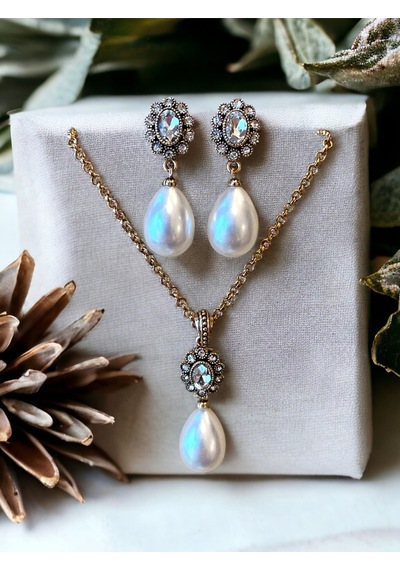 Oval Kristal Taşlı Mayorka İnci Kolye Ve Mayorka İnci Küpe Seti Beyaz