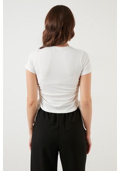 Lela Yanlardan Büzgülü Kısa Kollu Crop Bayan Bluz 5864010 Ekru