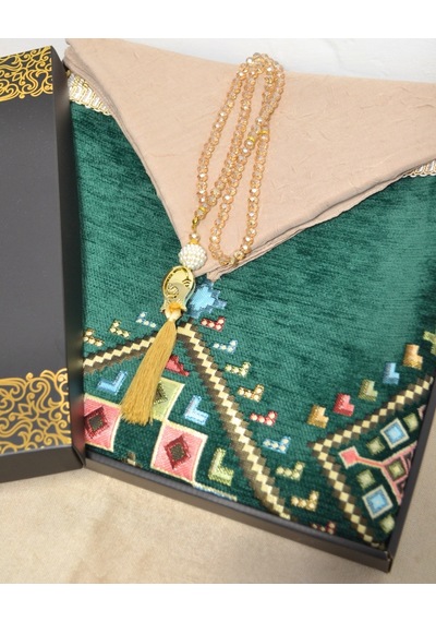 Çeyizlik Hediyelik Seccade Eşarp Tesbih Set Kilim Desenli Kadife Astarlı Seccade, Eşarp, Kristal Tesbih Özel Kutulu Lüks Hediye Seti Yeşil
