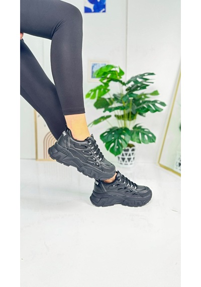 Günlük Kadın Sneaker Bağcıklı Yüksek Kalın Tabanlı Oval Burunlu Rahat Hafif Spor Ayakkabı 1001 Siyah Günlük Kadın Sneaker Bağcıklı Yüksek Kalın Tabanlı Oval Burunlu Rahat Hafif Spor Ayakkabı 1001 Siyah