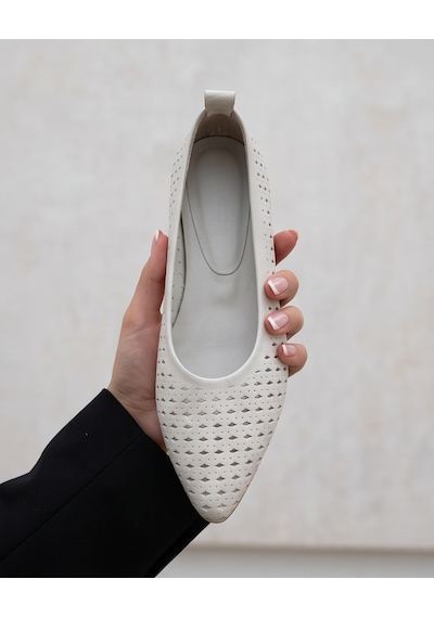 Futsishoes Stella Beyaz Hakiki Deri Lazer Kesim Kadın Babet