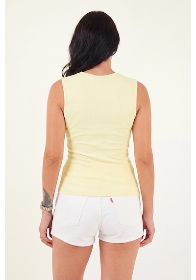Lela Fittted Fit Bisiklet Yaka Aksesuar Detaylı Bluz Kadın Bluz 5866475 Sarı Sari