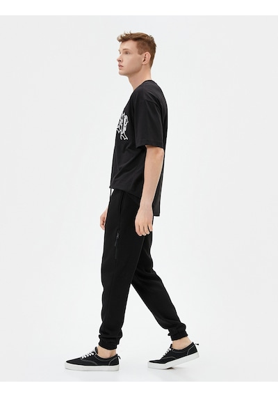 Koton Jogger Eşofman Altı Beli Bağcıklı Fermuar Detaylı Cepli Siyah 4sam40038mk 4SAM40038MK999 Siyah Koton Jogger Eşofman Altı Beli Bağcıklı Fermuar Detaylı Cepli Siyah 4sam40038mk 4SAM40038MK999 Siyah