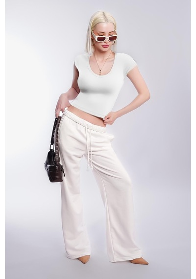 Beyaz V Yaka Basic Kadın Tişört Mg2450