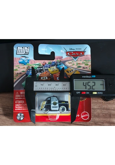 Disney Pixar Cars Mini Arabalar Sheriff Dikkat Uzunluk 4cm Siyah