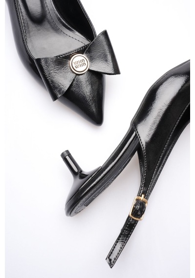 Alewomen Margaret Siyah Rugan 4 Cm Topuklu Fiyonk Toka Detaylı Arkası Açık Kadın Ayakkabısı Siyah Rugan Alewomen Margaret Siyah Rugan 4 Cm Topuklu Fiyonk Toka Detaylı Arkası Açık Kadın Ayakkabısı Siyah Rugan