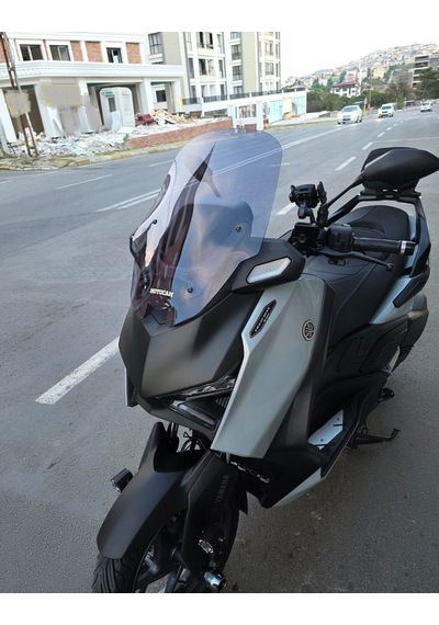 Motocam Yamaha Xmax Techmax Ön Cam 2025-2026 Model 52cm Füme Renkli 4mm Asansörlü