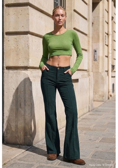 Kadın Koyu Yeşil Flare Fit Pürüzsüz Dokulu Esnek Velvet Kadife Kumaş Pantolon