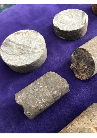 Doğal Kuvars Taş Serisi 1392 Gram