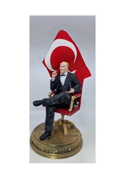 Türk Bayraklı Atatürk Figür 21 Cm Özel Tasarım