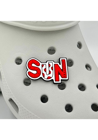 Crocs Terlik Süsü Ve Aksesuarı , Çanta Süsü Jibbitz 3d Sun Yazılı 06 Görsel Logo Aksesuar Kırmızı-beyaz-siyah Crocs Terlik Süsü Ve Aksesuarı , Çanta Süsü Jibbitz 3d Sun Yazılı 06 Görsel Logo Aksesuar Kırmızı-beyaz-siyah