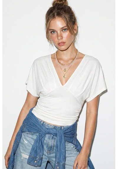 Kadın Vücuda Oturan Büzgülü Drape Detaylı V Yaka Yarasa Kol Bluz Öb261047 60286353 - Beyaz Kadın Vücuda Oturan Büzgülü Drape Detaylı V Yaka Yarasa Kol Bluz Öb261047 60286353 - Beyaz