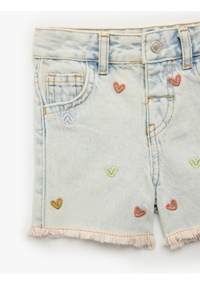 Koton Kalp Nakışlı Paça Detaylı Pamuklu Denim Şort Lıght Indıgo 6smg40002ad Açık Mavi