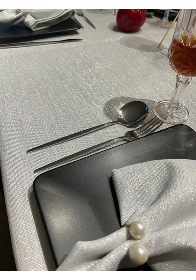 Dertsiz Simli Masa Örtüsü Gümüş Renk