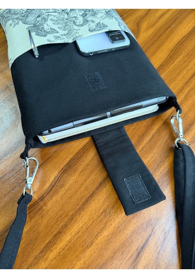 Aksesuarsepeti El Yapımı, Fransız Köylüsü Desenli, Cepli, Taşıma Askılı, Kılıf Çanta, Tablet Kılıfı, Kitap Kılıfı Siyah