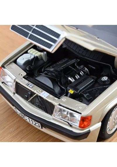 1:18 Norev 1984 Mercedes Benz 190e 2.3-16 W201 - Smoke Silver