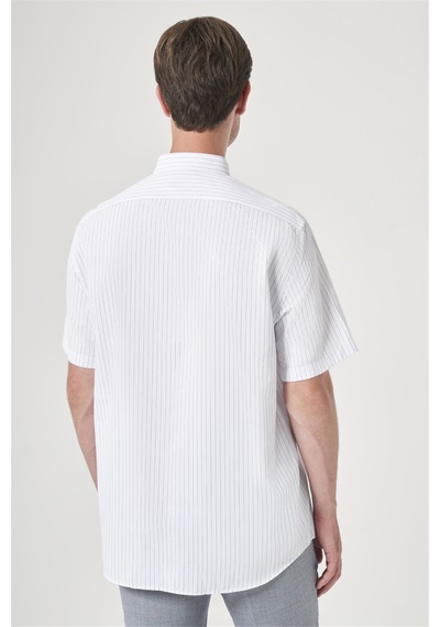 İmza Beyaz-mavi Düğmeli Yaka Kısa Kol Cepli Comfort Fit Pamuklu Gömlek 1004260183 Beyaz - K.mavi İmza Beyaz-mavi Düğmeli Yaka Kısa Kol Cepli Comfort Fit Pamuklu Gömlek 1004260183 Beyaz - K.mavi