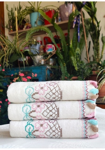 Çeyizlik 50x90 Cm. Kanaviçe Çiçek Desenli Püsküllü Kadife Lüks Havlu Seti 3'lü Set Açık Krem