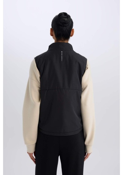 DeFactoFit Su İtici Regular Fit Fermuarlı Sporcu Yelek D6081AX25SPBK81 Siyah
