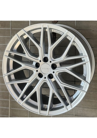 5 100 18 8.0 Et35 Ch57.1 Hyper Silver Arceo Valencia Jant