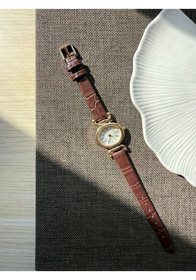 Retro Minimal Deri Kordon Vintage Kadın Kol Saati Kelebek Model Altın