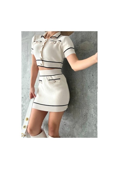 De Pose Kadın Krem Polo Yaka Inci Düğmeli Mini Etek Crop Ikili Takım
